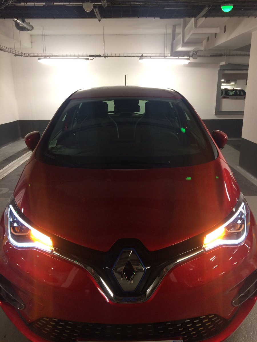 Jean-Luc Moreau et <a href="/Fsorel/">François Sorel</a> recevaient ce matin @ericfeunteun, le direct du programme Véhicule électrique <a href="/renault_fr/">Renault France</a>, venu présenter la nouvelle #Zoe (électrique)