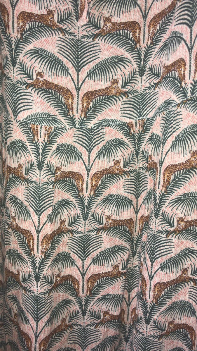 MsClareMBaker's tweet photo. Exciting day today. #DayTripping #LondonStreets #NewDress #FancyMeal #WeddingPresent ❤️@pvhalton https://t.co/tNZlNF1yPO