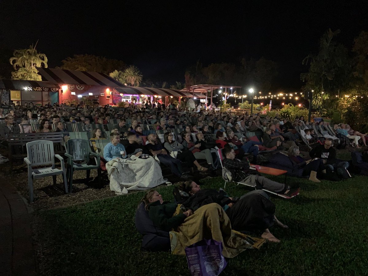 eytanlenko's tweet image. Presenting the ⁦@beyondzeronews⁩ 10GW renewable vision at the deckchair cinema ahead of a sold out screening of ⁦@2040Film⁩ to raise money for ⁦@EnviroCentreNT⁩. Rounds out a perfect week in Darwin. #boundlesspossible