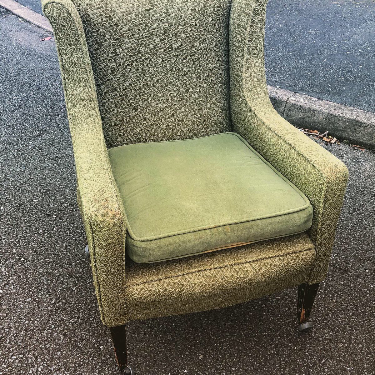 Another piece finished, changed the style of the seat from the original, really happy with the results.
#loveupholstery #create