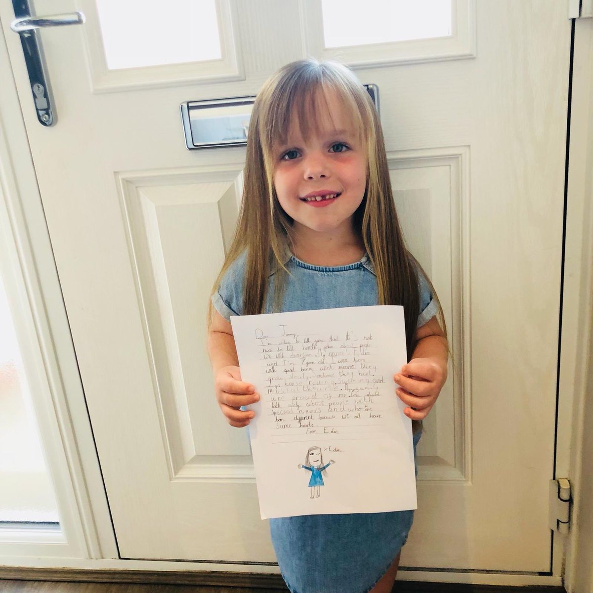 LeeStobbs06's tweet image. Hi @jimmycarr 👋

Your senseless “jokes” about dwarfism, which were brought to my attention by @MrEugeneGrant, hit my family hard.

So much so, that my incredibly talented 7-year-old goddaughter Eden, who has Achondroplasia by the way, wanted to write you this letter: