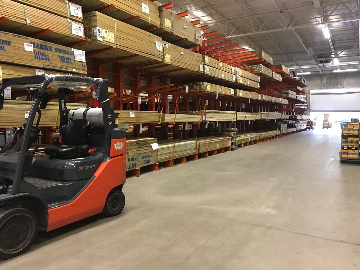PT aisle ready for our customers, Ken Champlain rocks! #recovery #4283NorthKingstown #d100proud ⁦<a href="/maryanne_stl/">Maryanne St. Laurent</a>⁩ ⁦<a href="/JasonArigoni/">Jason Arigoni</a>⁩ ⁦<a href="/missydecesaris/">Missy Decesaris</a>⁩ @feliciaw6814