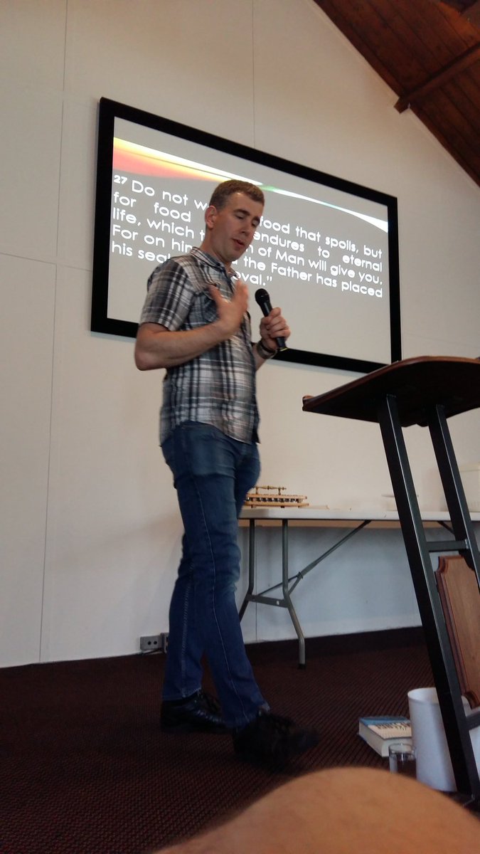 KingSmudger's tweet photo. @michaelhulland bringing the second of our @DYKHSkipton messages here @SkiptonChampion . #IAMtheBreadoflife #doyouknowhim #beingchallenged #manofGod #breadmakerinthebackgroud https://t.co/9WYvOSMiEw