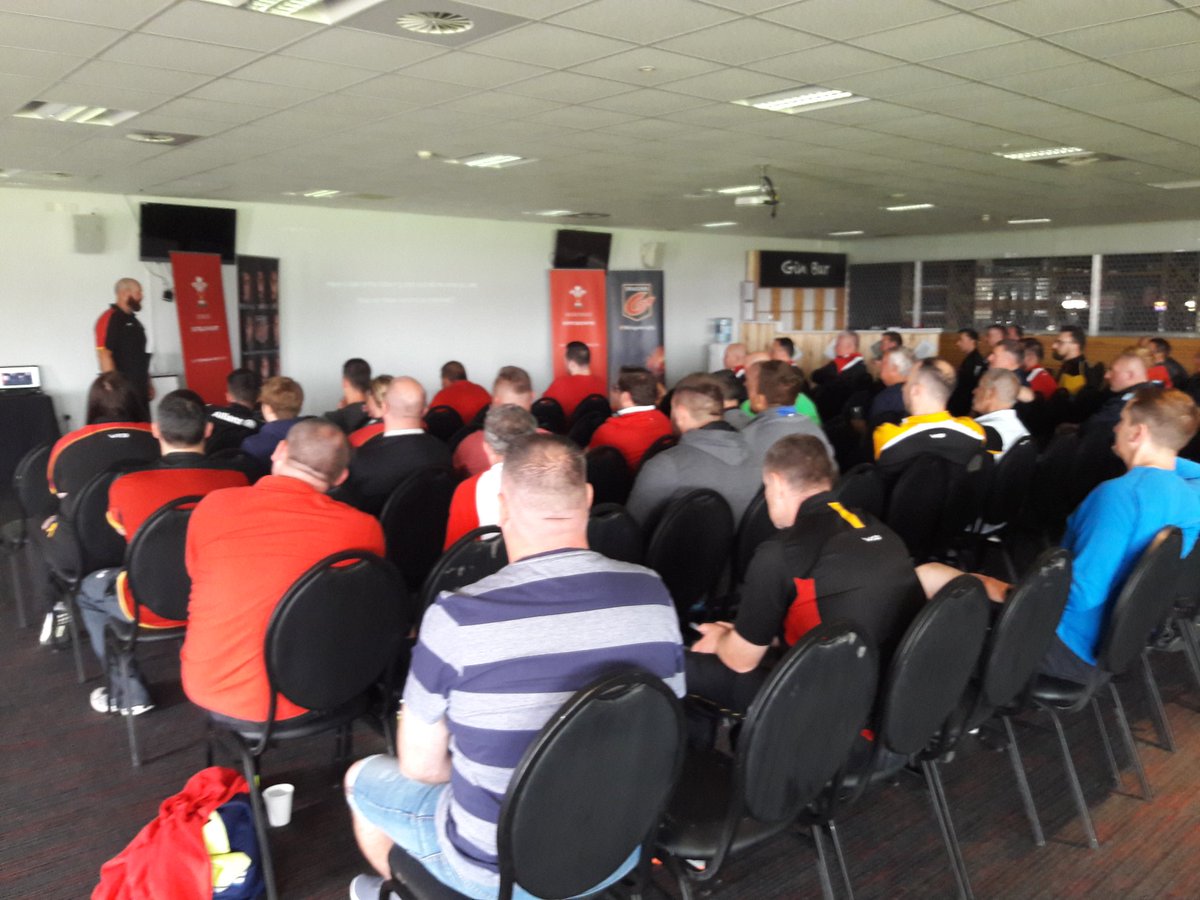 NigelRobertWay1's tweet photo. 2nd talk of the day  Dragons Ref/Coach conference Stay in the fight ,the scrum with @Cerijones77 Dragons coach https://t.co/SaF6VpfvqM