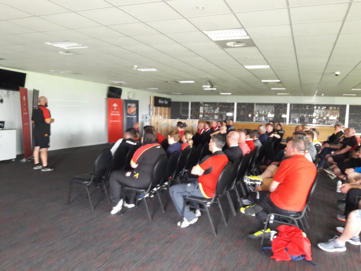 NigelRobertWay1's tweet photo. 2nd talk of the day  Dragons Ref/Coach conference Stay in the fight ,the scrum with @Cerijones77 Dragons coach https://t.co/SaF6VpfvqM