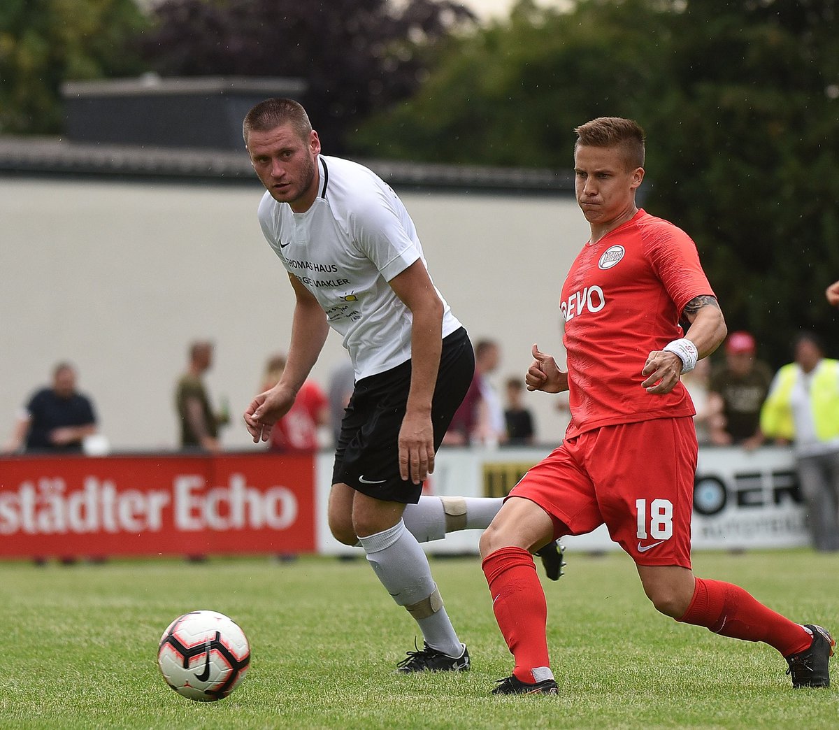 OFC_offiziell's tweet photo. Auch heute absolviert unsere Mannschaft wieder ein Testspiel! Anpfiff beim SSV Lindheim ist um 15 Uhr, KICKERS TV überträgt die Partie im Videolivestream. 🔴⚪️
📍 Düdelsheimer Straße 29, 63674
🎥⚽️🔴⚪️👉 https://t.co/df2f9e9vsn
#kultsindwir #nurderOFC https://t.co/dbdz4BIrbx