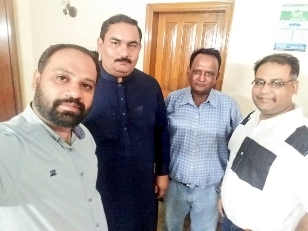 miankhuramwatto's tweet photo. معروف صحافی چاند نواب، شوکت علی وٹو، میاں مظہر اور میاں خرم شہزاد
#mksw_official
#MKSW85 https://t.co/oldqVh7bFF