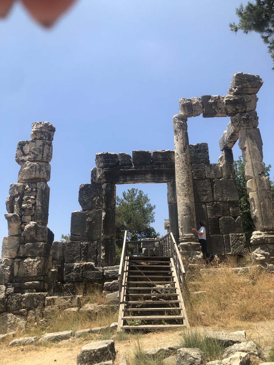 A_Beeeeeeer's tweet photo. Roman/Byzantine ruins &amp; Basilica.
The ancient village.
📍Shhim-Mount Lebanon. https://t.co/IM4WRWx572