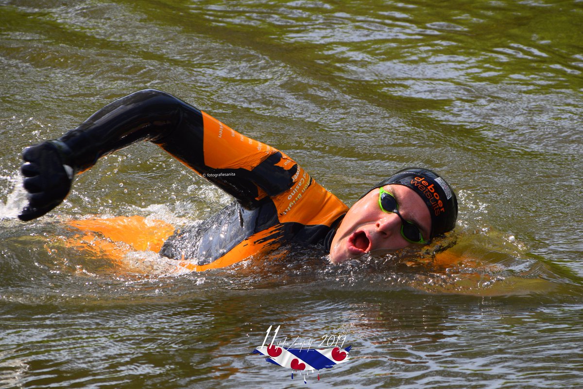 svfotografie's tweet image. Wat is het een Held! 
Go Maarten!!!! 👍 gemaakt door @svfotografie #friesland #pietsweer #hindeloopen @mvdweijden #weer @Friesland_ @WaldNet @lc_nl @SneekerNieuws @telegraaf @NOS @HartvNL @IamNikonNL @grootsneek @pietsweer @BuienRadarNL @weeronline @frieslandtips @RTLnieuws
