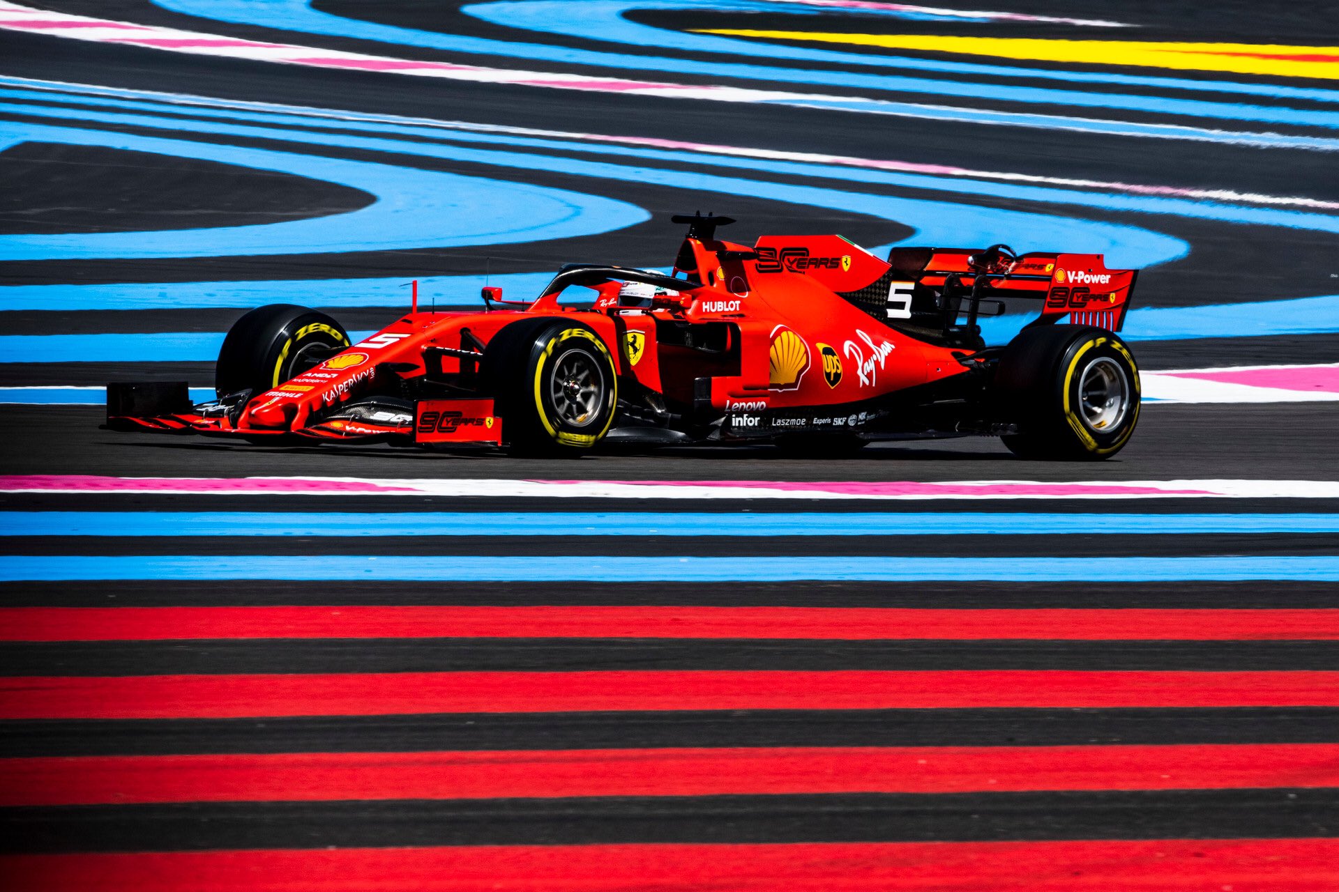 Vettel durante la carrera en Francia.