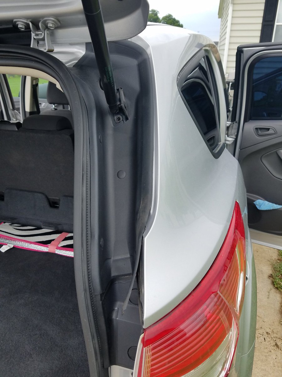 Welchsdetailing's tweet photo. Before &amp; After pics of door jam cleaning https://t.co/x9FgBmw7Yh