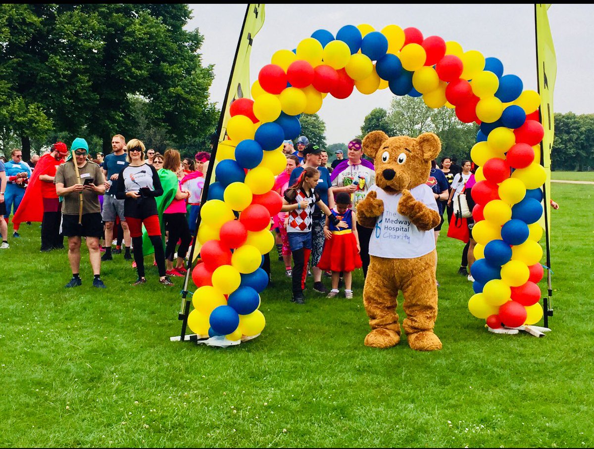 Rehman_Chishti's tweet photo. Great to drop in the brilliant @Medway_NHS_FT Medway Hospital’s Heroes 5k run along with Cllr Roger Barrett &amp; Cllr Nusrat Ahmed. Fantastic turn out to support a great cause.  Well done to all the organisers. Sadly no running for me today!👍 https://t.co/OQt3Y3V8CW
