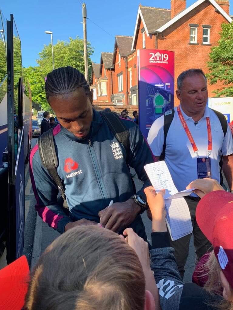 BarloCC's tweet photo. The @cricketworldcup is going great guns &amp; our juniors are being inspired by their heroes. We’ve had children going to games, including England’s defeat to Sri Lanka on Friday.

Great of @ECB_cricket team to sign autographs &amp; spend time with the kids after the match.
#rolemodels https://t.co/PSBesrBExr