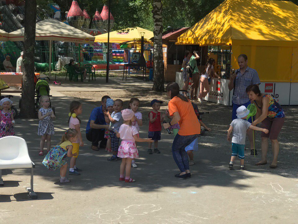 ✏️До чего хорош денек!
Веет легкий ветерок.
Солнца летнего лучи
Так приятно горячи!
💥23 июня➡️Детский парк собрал друзей на весёлый праздник‼️👪
#Детскийпарк_Арбеково
#паркБелинского