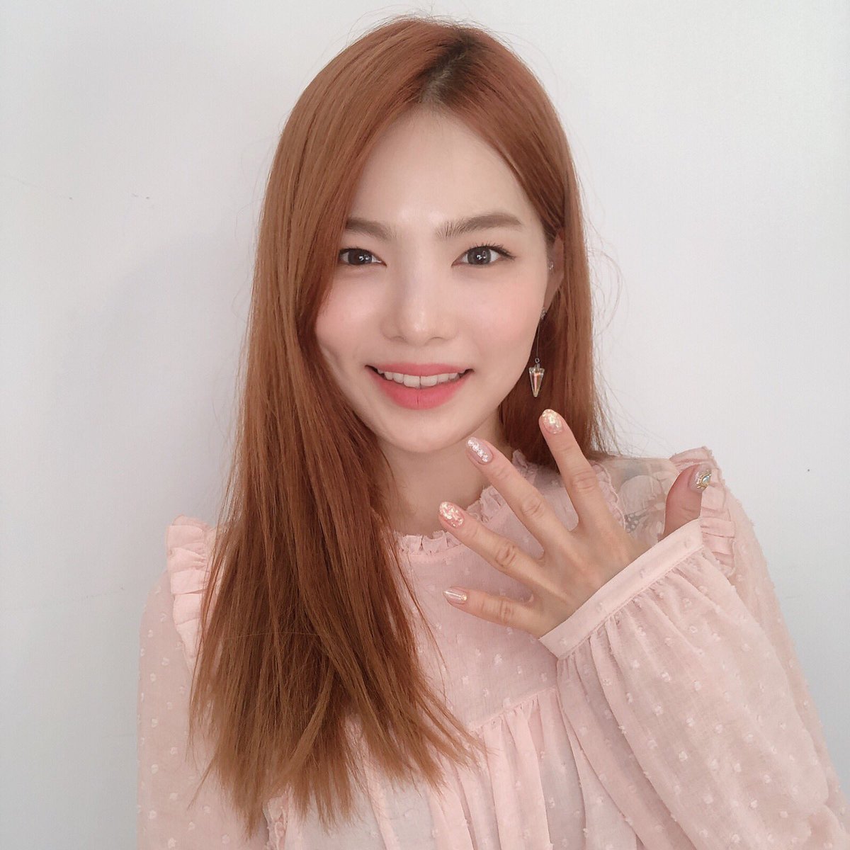 어제 네이버v라이브 잘 보셨나용?!😜
처음으로 혼자 방송해봤는데요!걱정했던부분이 생각안날정도로 너무 즐겁고 좋은 시간이였습니당🙏앞으로 자주 소통해요💚

#일상 #sefie #selca #dailylook #daily #데일리 #kpop #혼성그룹 #왈와리 #walwari #수현 #쥰키 #미스터붐박스 #soohyun