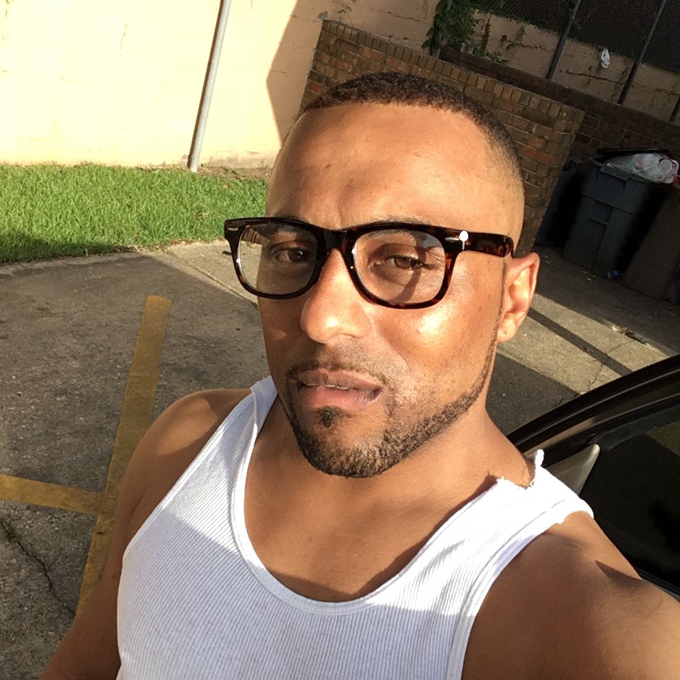 Cwdavis041501's tweet photo. Catching the good sunlight. #baeMaterial
#blackisbeautiful https://t.co/l1hDIxL1Zr