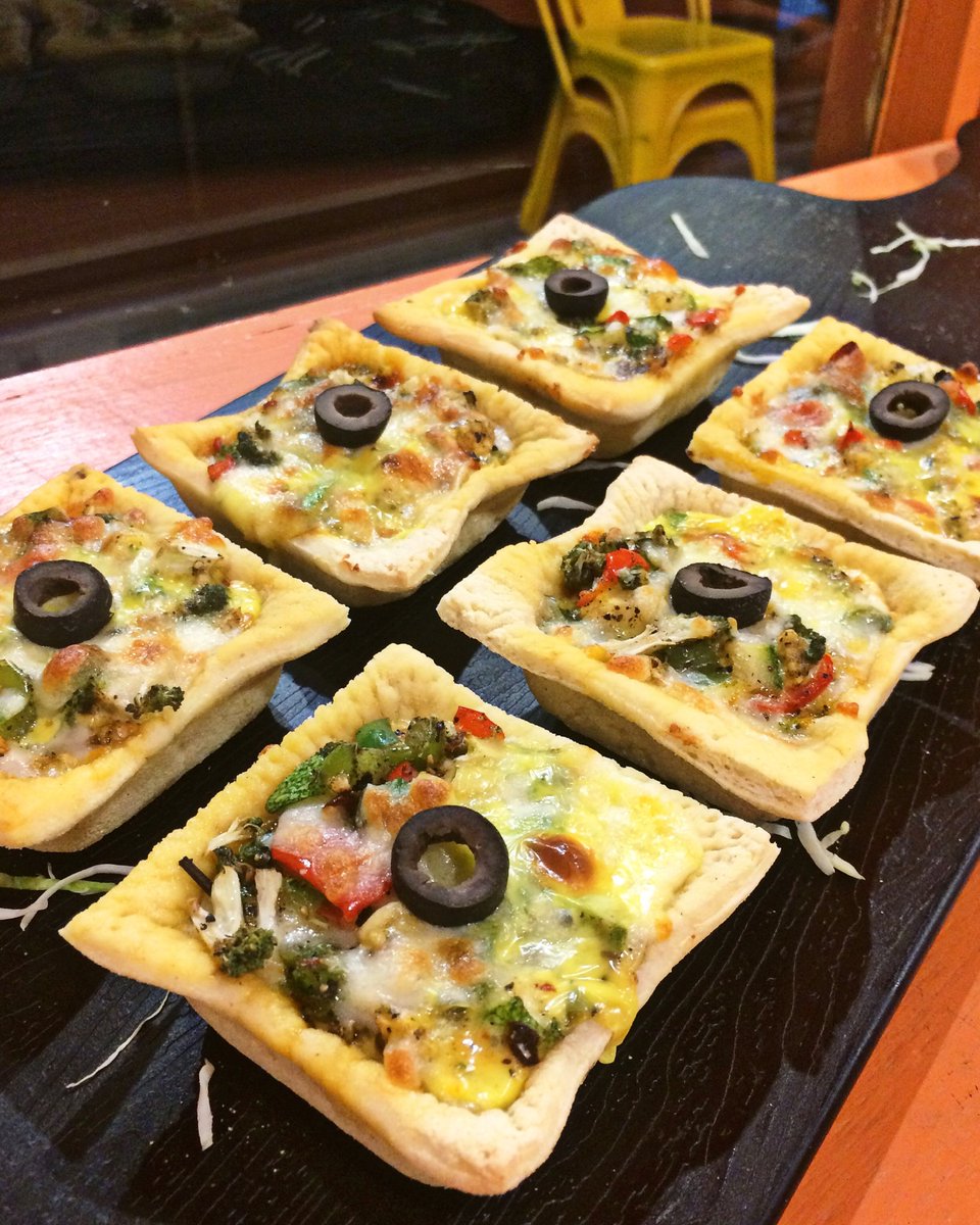 hungrito's tweet image. Pizza Pockets 😋😍 from @appetizethebistro Perfectly Captured by: @hungrygang_ahm
.
#hungrito #pizza #pizzapockets #snacks #foodinahmedabad #ahmedabad