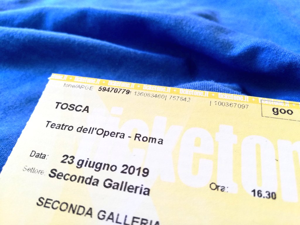 今日は✨ オペラです✨✨ やっと!!やっと!! 待ちに待った TOSCA見に行く٩(ˊᗜˋ*)و♪ #Opera #Tosca #OperaRoma...