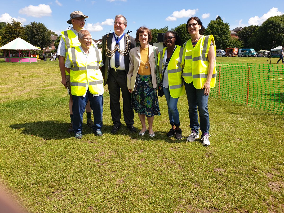 PackageOfSunshi's tweet photo. A Huge Thank You to each and everyone of you who help made the 1st Redhill Summer Festival a memorable day and to @RBBCMayor
&amp; @HelenForeman2 who graced our event and made it that extra special. We appreciate you all and look forward to seeing you all soon. ❤ https://t.co/nrOI1JZQyr