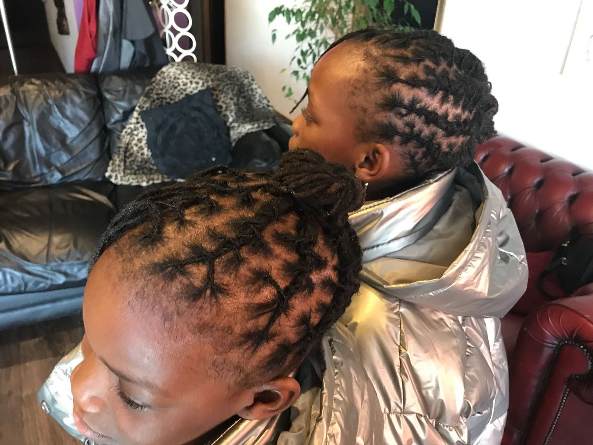 ShayaaNatural's tweet photo. @thehouseofshayaa #ninealkaline
Healthy eating is an essential part in your #hair and #loc journey.  Try to include foods such as: #Kale #cucumber #mushrooms #chickpeas.
*guidance only*

#stronghair #healthyhair #healthylocs #locjourney #naturlista #loclove #naturalhair #locs https://t.co/bL5onEXF2V