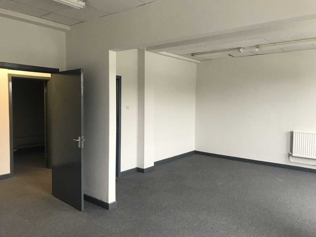 Various office space available to rent on the Pensnett Trading Estate.  

Great for: Office space, Evening classes, and much more!

If this is of any interest to you please get in touch with us on 01384 221642 or email info@jjxlogistics.co.uk
#blkcountryhour #WestMidlandsHour