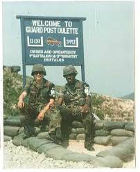 Korean_DMZ_Vets's tweet photo. 1980s - Up on the Z - 2 soldiers from 1st Battalion, 17th Infantry at Guardpost Oulette. Random photo from web.
#upontheZ #Oulette #koreandmzvets #dmzvets #1980s #imjinscout #imjin #korea #rok #koreandmz #17thinfantry https://t.co/NlEf2RedT8