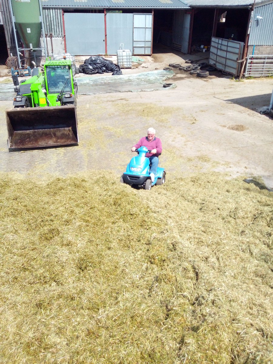 dan_pwll's tweet photo. Dad rolling the pit !! https://t.co/ORiDyatKTR