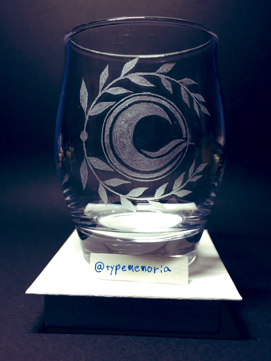 ria_prototype's tweet photo. 唐突に食器棚から透明なグラス出して、カルデアマーク彫ってみたw

#FGO https://t.co/3YmwwaqGlg