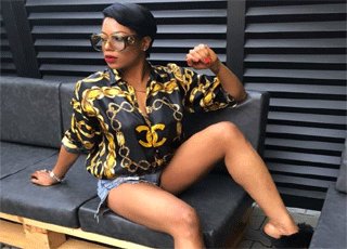 NewsHeraldNGR's tweet photo. Popular Nigerian designer, Yvonne Nwosu quits smoking - https://t.co/faDGa9aY2w https://t.co/02ljMvdnj4