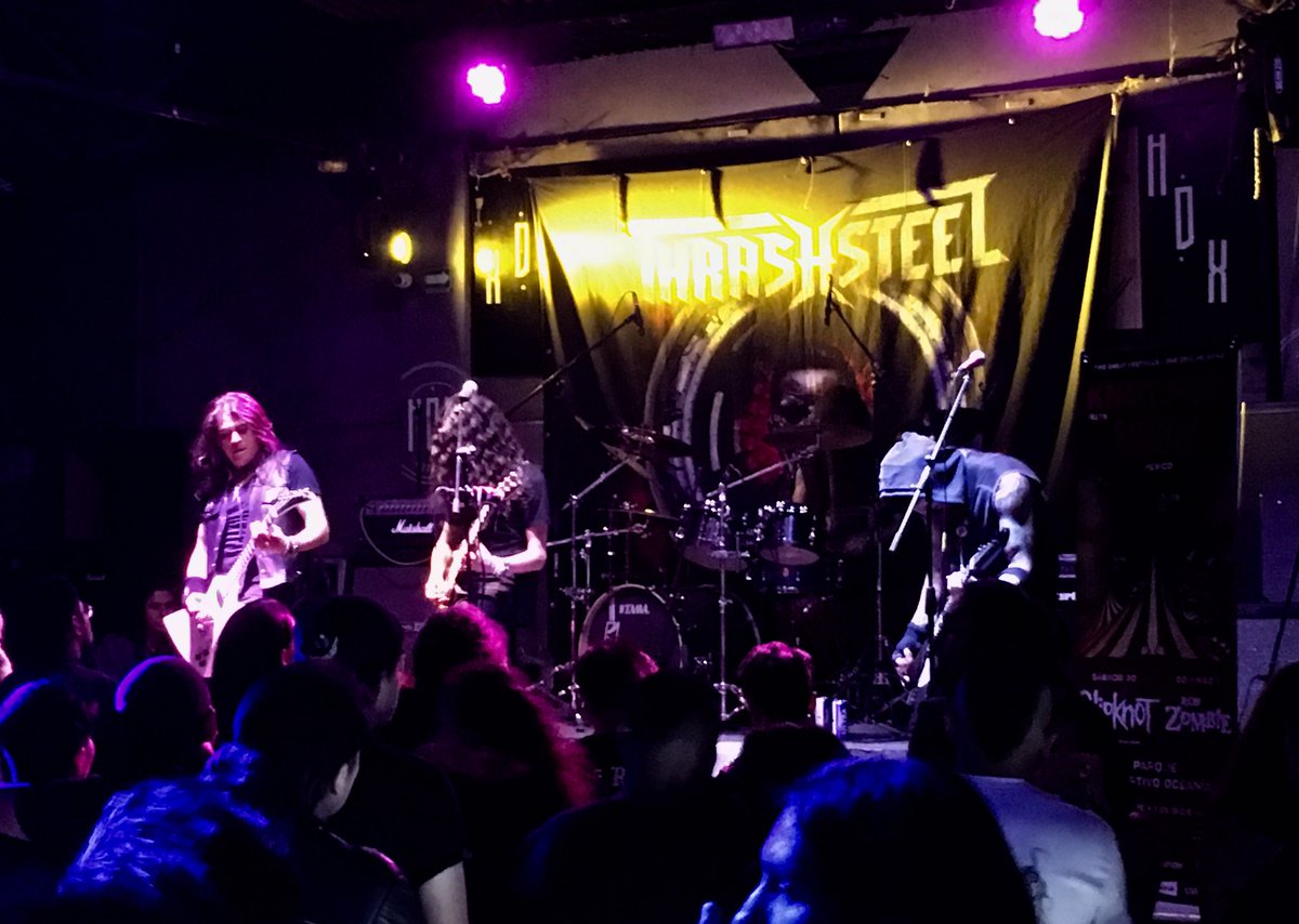 ExpansionRadial's tweet photo. Ayer en el @hdxcircusbar se dio inicio a las presentaciones que nos encaminarán al @knotfestmexico & @forcefestival 2019. Con la participación de @strikemaster666 @VulgarAddiction @Thrashsteel y #BlindRaven https://t.co/NDFgmWPCh0