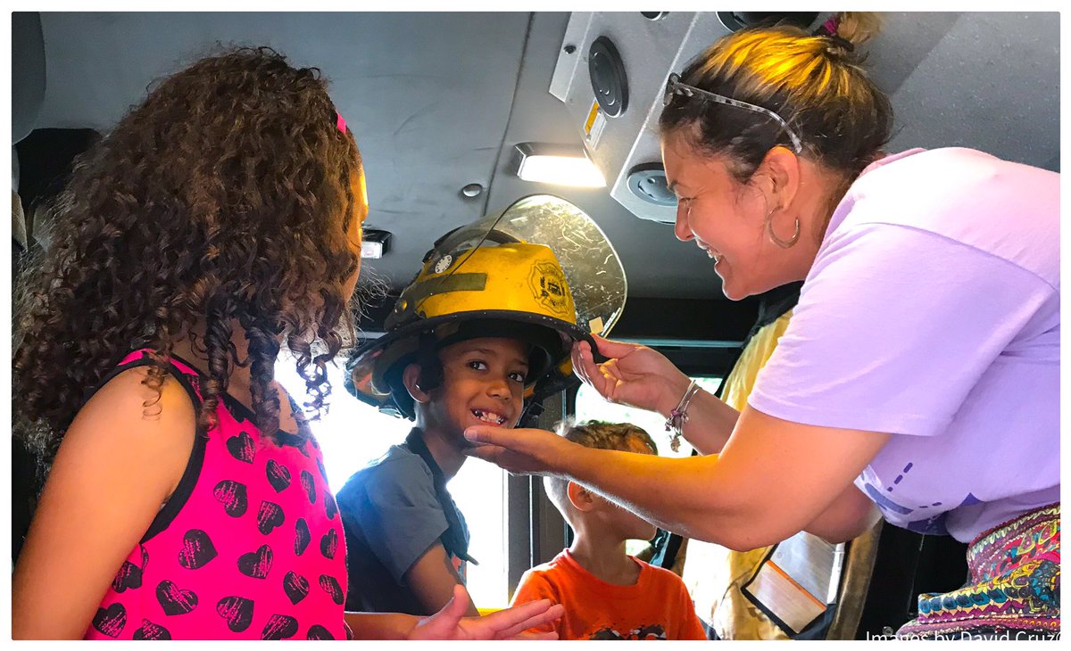 Jessiealejand12's tweet photo. Thank to the @PhillyFireDept for their support and dedication to our youth at #cutthehate event in #NorthPhilly. #mothersmission @SOMBER2017 &amp; #sos https://t.co/CGWOJAK3Bf
