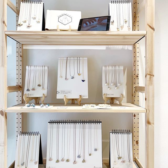 papirogems's tweet photo. .Y ha llegado el día.🤗⠀
Y habrá más seguro como este, gracias a los que se puedan pasar y a los que no van a  poder por apoyarme.⠀
-⠀
Hoy en el @madrizconzeta_popupstore en la Calle Ruda 8 hasta las 18:00 y el próximo sábado en el @malamarket de la Plaza Dos de Mayo.🙌⠀
•… https://t.co/ufljnBXY0U
