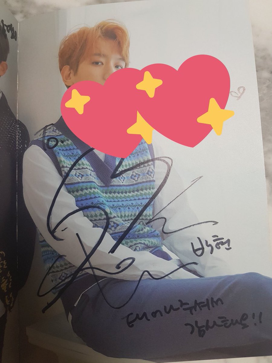 When the fan said that she has depression Baekhyun replied sincerely that “Depression? I don’t know what it’s like because I’ve never experienced it but I hope I can comfort you.” Later he gave her his photocard which stated: Thank you for being born