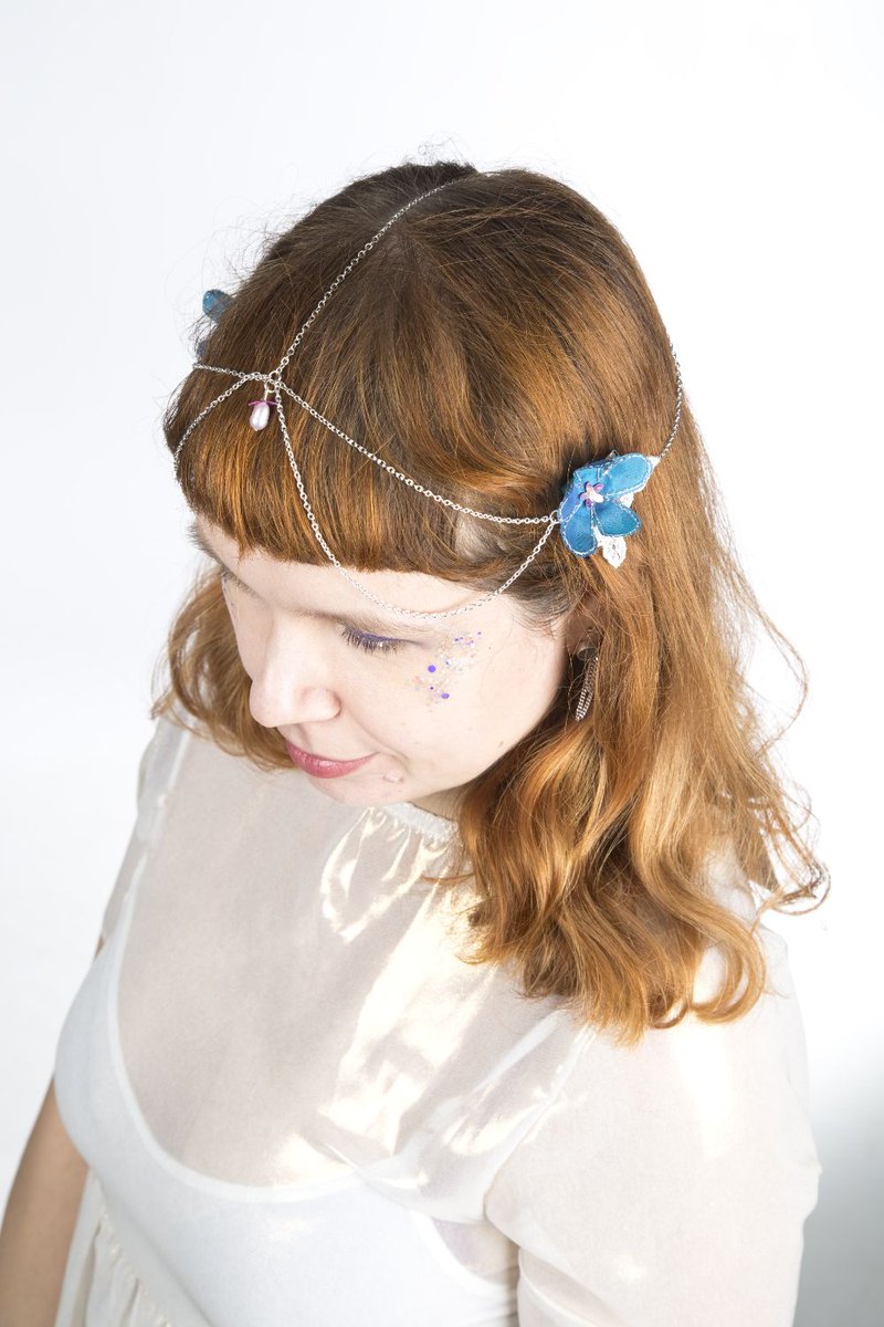 Wedding veil not your style? Here are some great alternatives: buff.ly/2LgKrEK (image by <a href="/vinehousestudio/">Ivor & Becky</a>)