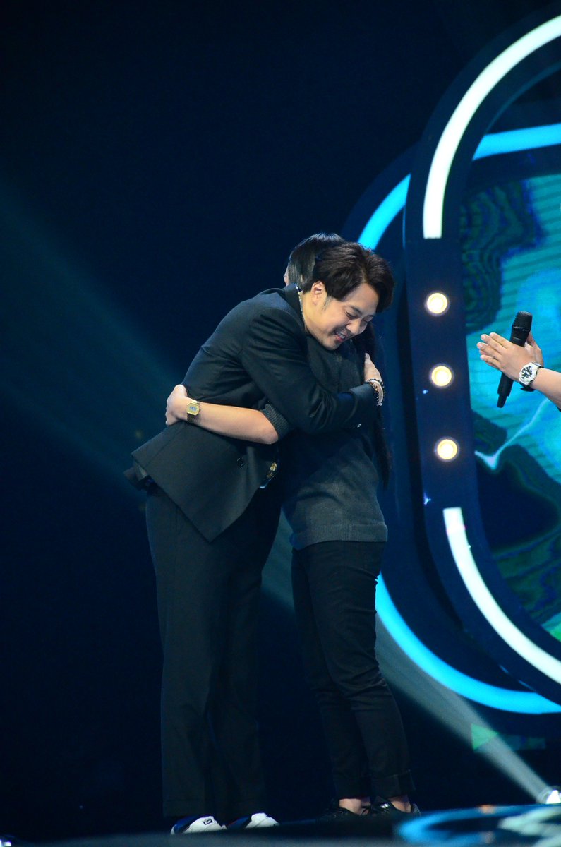 onehdthailand's tweet photo. เข้าไปอยู่ในอ้อมกอดพี่หนึ่งแล้วเรียบร้อย
#TeamSingerNueng #theduetร้องล่าคู่ https://t.co/SQ45xpXEBX