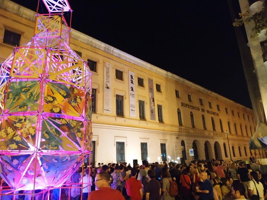 fallacorona's tweet photo. La foto de la noche. La #FallaDEstiu de Mossén Sorell-Corona fue un éxito rotundo de participación, una jornada memorable que culminó con la #cremà de #mvsevm. Fin 🍾🔥 https://t.co/XmXoHjLXfS