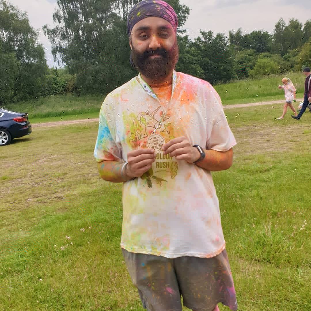 BicramAthwal's tweet photo. 5k #funcolourrush... absolutely loved it today! Being ambushed by teenagers with a barrage of coloured powder was a highlight... I got my revenge!!! π #5krun #ColourDash #running https://t.co/HTYA3p845h