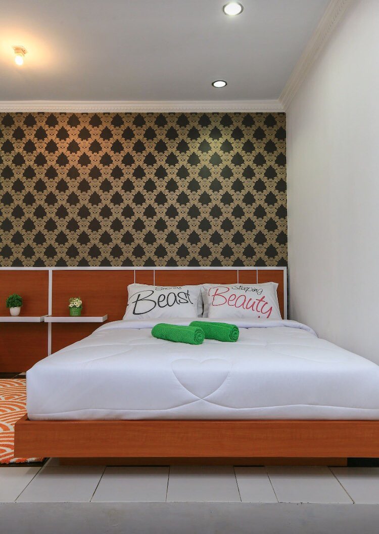 Info penginapan di Jogja buat rame-rame (6-8 orang) dengan harga 400 - 650rb per malam.

Cekidot sobatque...