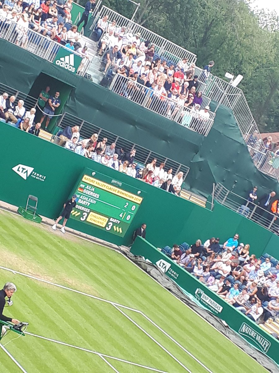 ForwardFactor's tweet photo. BIG BREAK FOR ASHLEIGH BARTY💥🎾

She takes control of the 1st set 4-2 #NatureValleyClassic https://t.co/DYu7qc2Qqw