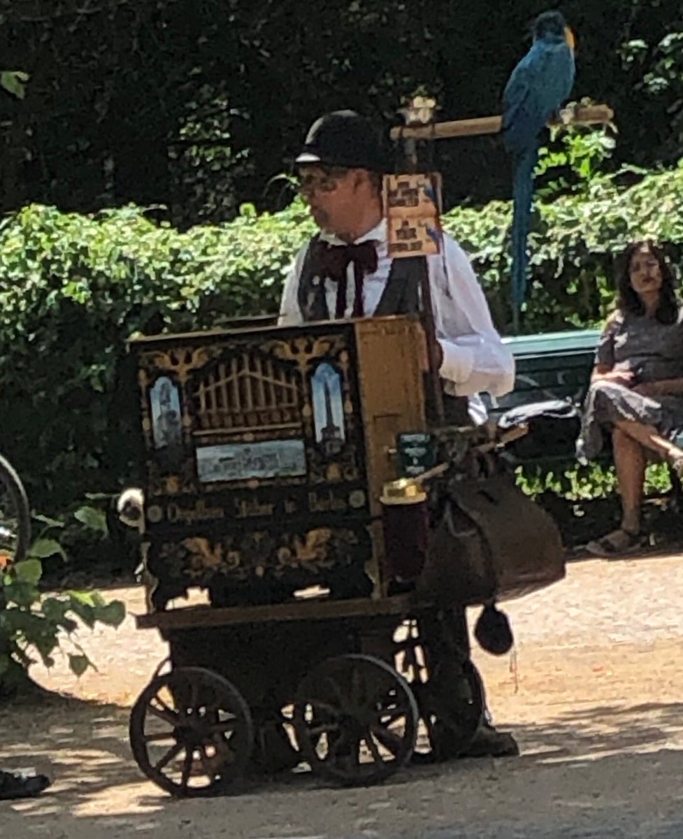 JfewerFewer's tweet image. ⁦@linorulli⁩ this man needs his sidekick here in Berlin #organ grinder