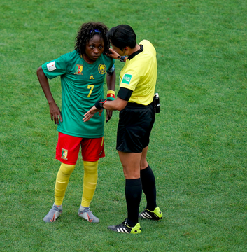 女子w杯で物議 相手選手に 唾吐き 問題のシーンとは