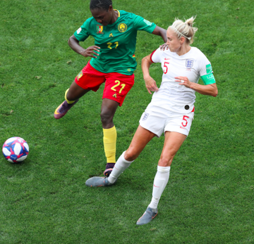 女子w杯で物議 相手選手に 唾吐き 問題のシーンとは