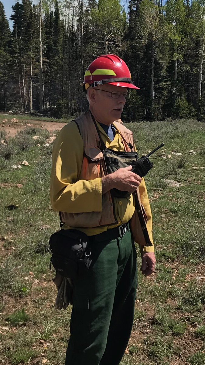 rifcdispatch's tweet photo. ‘High-five’ to this outstanding interagency team for conducting the #SouthMonroeRx this past week along with Dr. Roger Ottmar-the man leading all the FASMEE efforts. Lots of ecosystem restoration & research work being done. #usfsFNF #BLMUtah #usfsDNF #CentralUtah #PrescribedFire https://t.co/qGj5QxQDqf