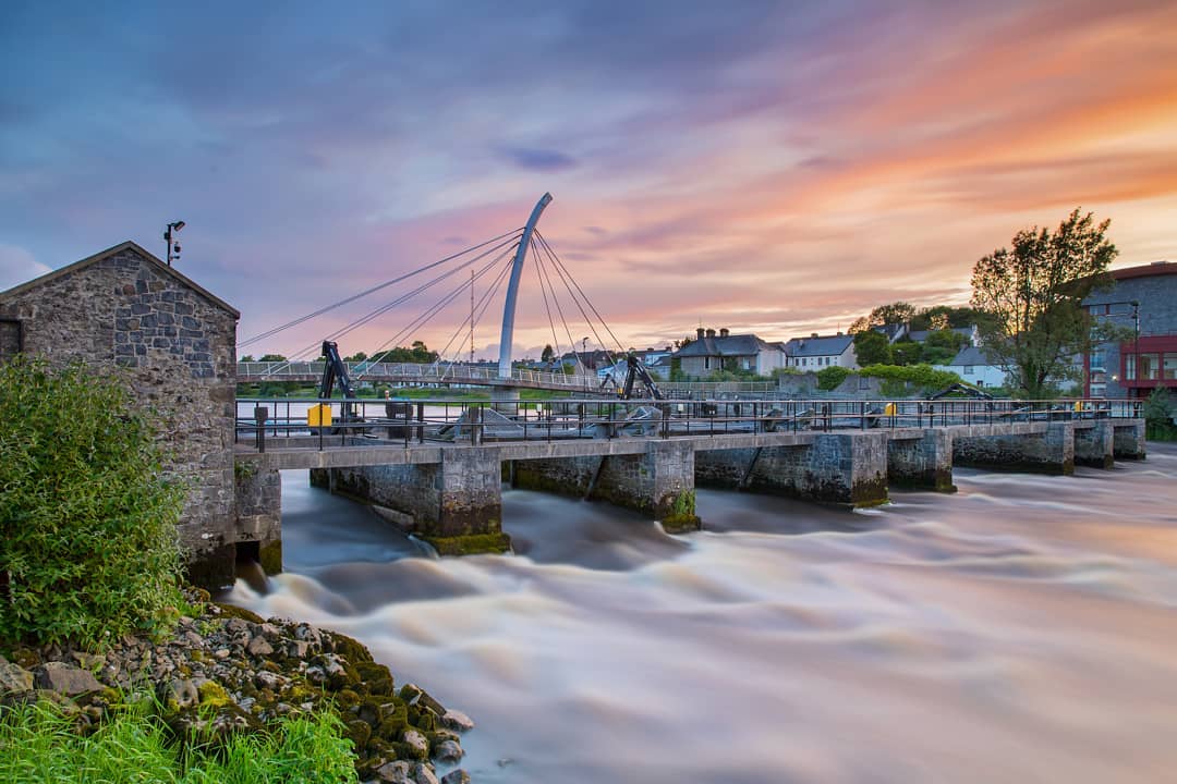 What a shot over the Moy! 😍 There's no place quite like Ballina in the Summertime...

📸 @rayjudge73