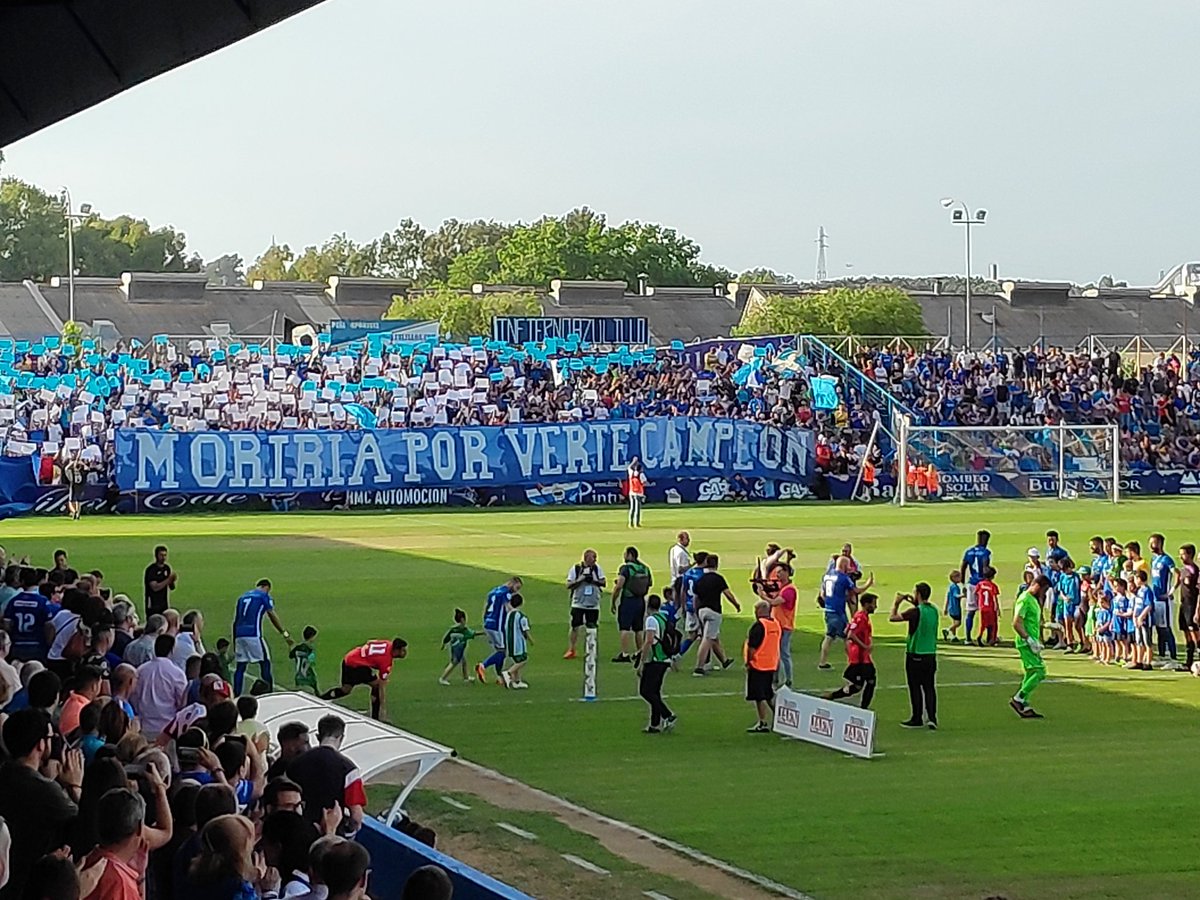 ferpulpillo's tweet photo. Que una ciudad de 57.000 personas meta a casi 10.000 en un estadio es una absoluta locura. https://t.co/FX2dUJvK0V