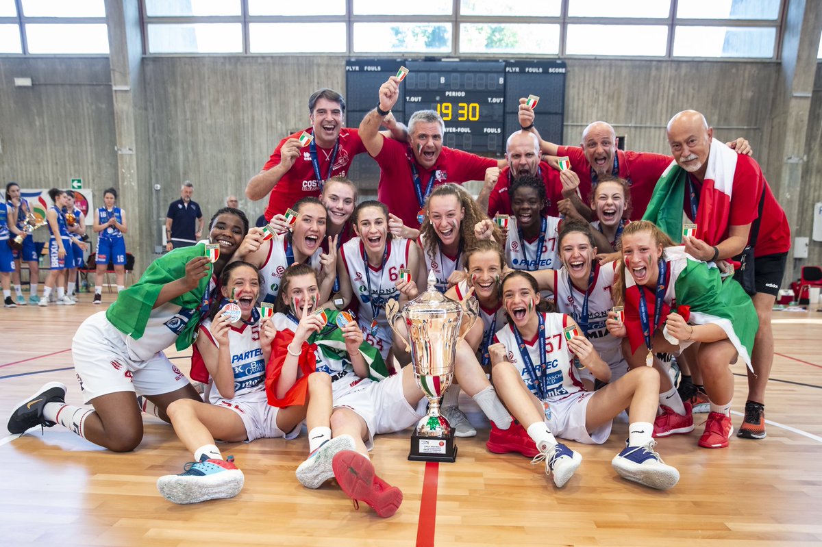 legabasketfem's tweet photo. 🏆🇮🇹 Basket Costa è Campione d’Italia Under 16 https://t.co/veiJh9Jm9i