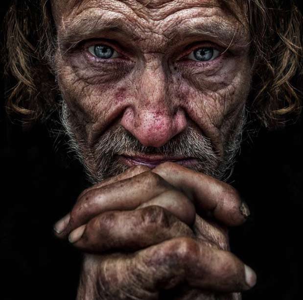 ◼▫️◼Really look at this emotive image from Lee Jefferies...he captures street life of the #Homeless...more than a photo, it's a penetrating tale of a life of trauma...Let's put #PeopleFirst &amp; create &amp; sustain @BigChangeLeeds #ChangeIsPossible ◼▫️◼
#LeedsSafeguardingWeek