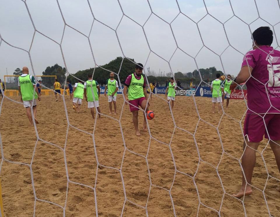 ItuzaingoPrensa's tweet photo. #FútbolPlaya | En minutos #Ituzaingó se mide ante @CARCoficial en La Quemita

#VamosVerde https://t.co/PEdnYpQJof