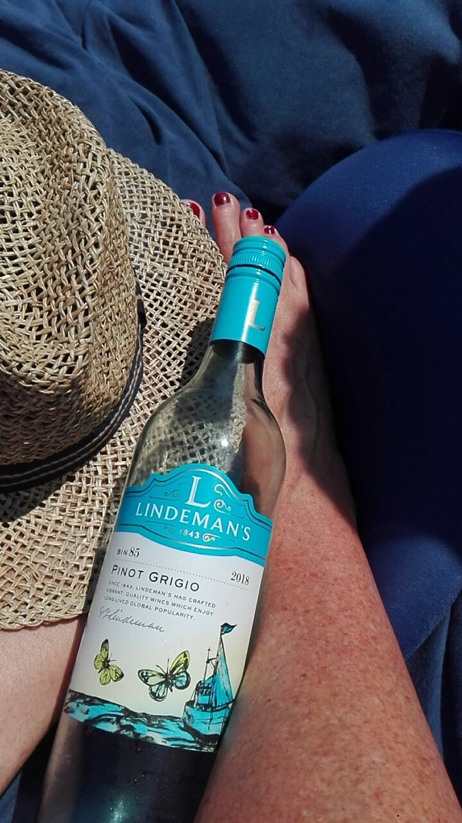 LuusCreaties's tweet photo. Hoezo op vakantie, wij doen het playa d'Aalsmeer https://t.co/GcNknVLjTA