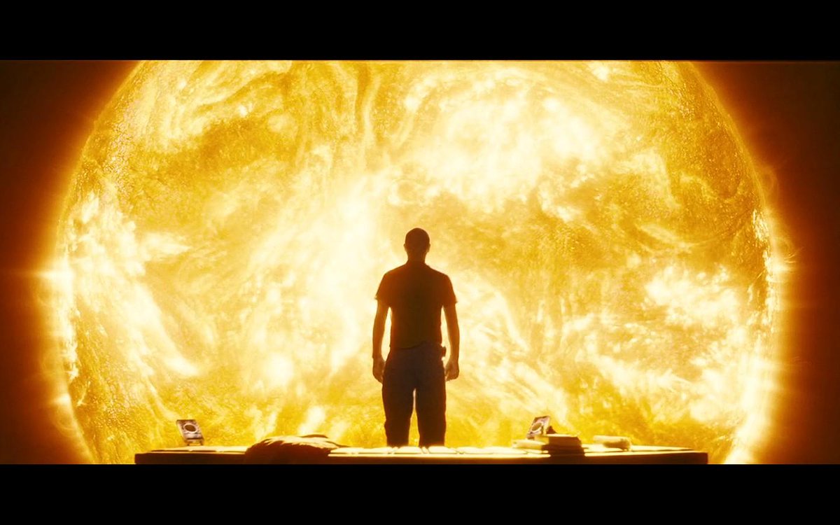 Земля освещается солнцем. Солнце и земля. Солнце в космосе. Земля и солнце в космосе. Планета солнце.